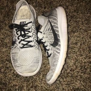 Nike Flyknit 4.0 White Black  women 10 men 8.5